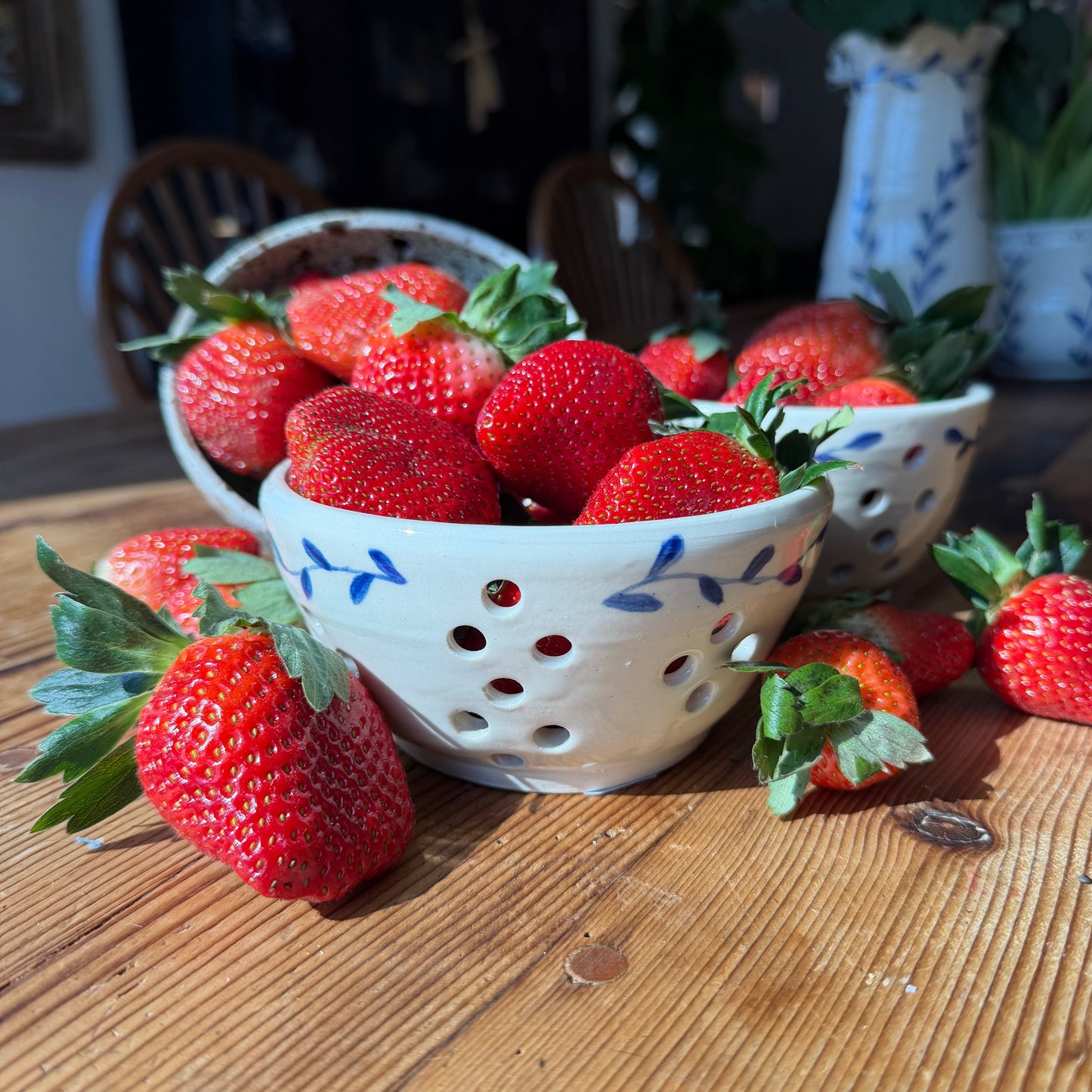 Blue leaf berry bowl
