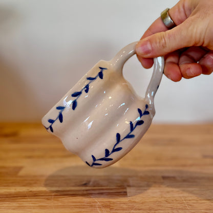 Blue leaf bubble mug