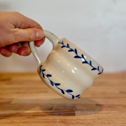 Blue leaf bubble mug