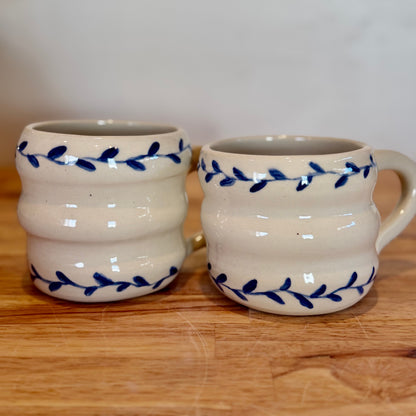 Blue leaf bubble mug