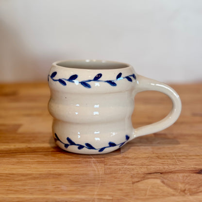 Blue leaf bubble mug