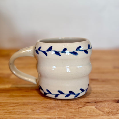 Blue leaf bubble mug